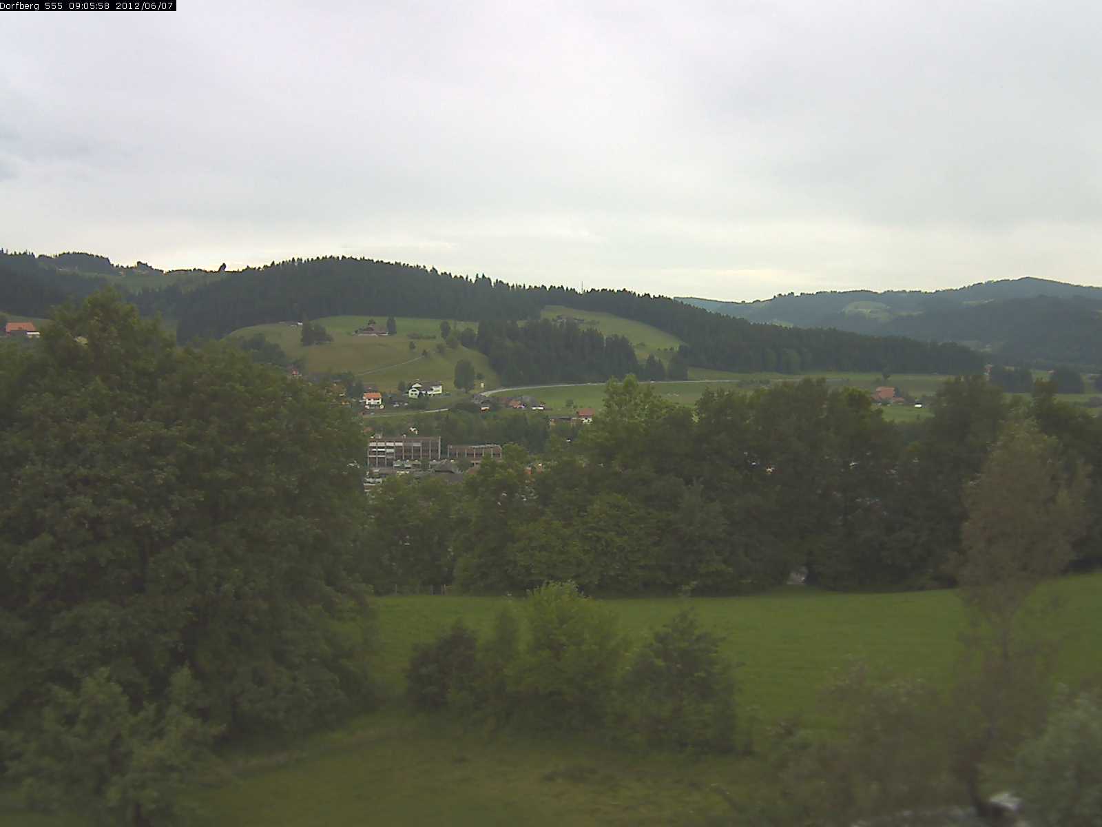 Webcam-Bild: Aussicht vom Dorfberg in Langnau 20120607-090600