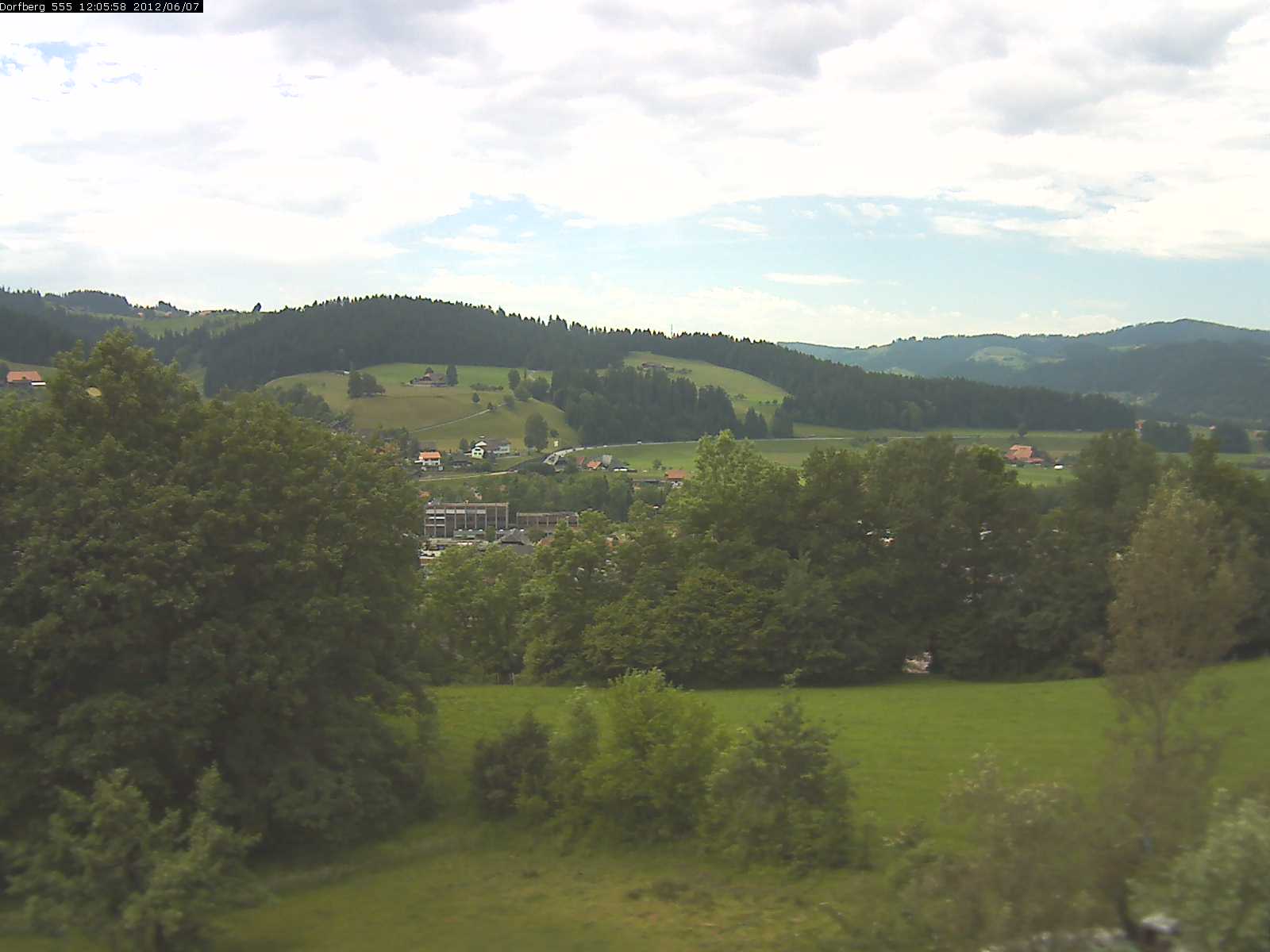 Webcam-Bild: Aussicht vom Dorfberg in Langnau 20120607-120600