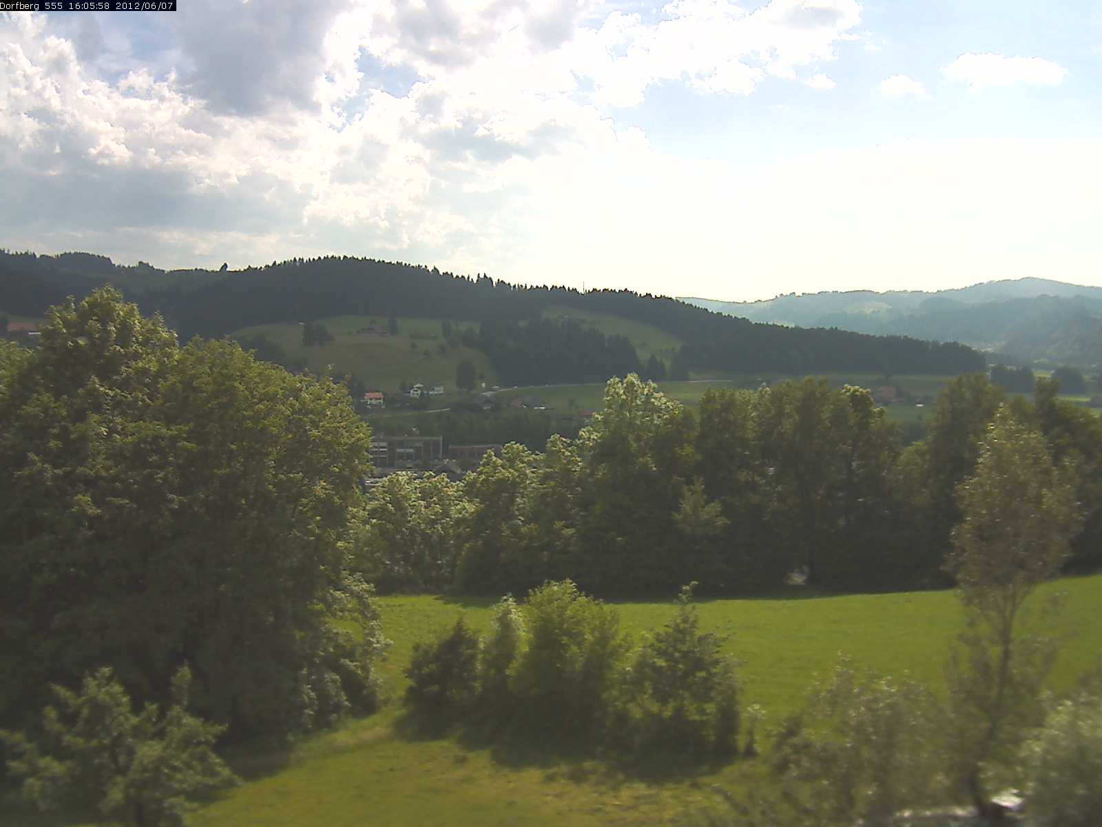 Webcam-Bild: Aussicht vom Dorfberg in Langnau 20120607-160600