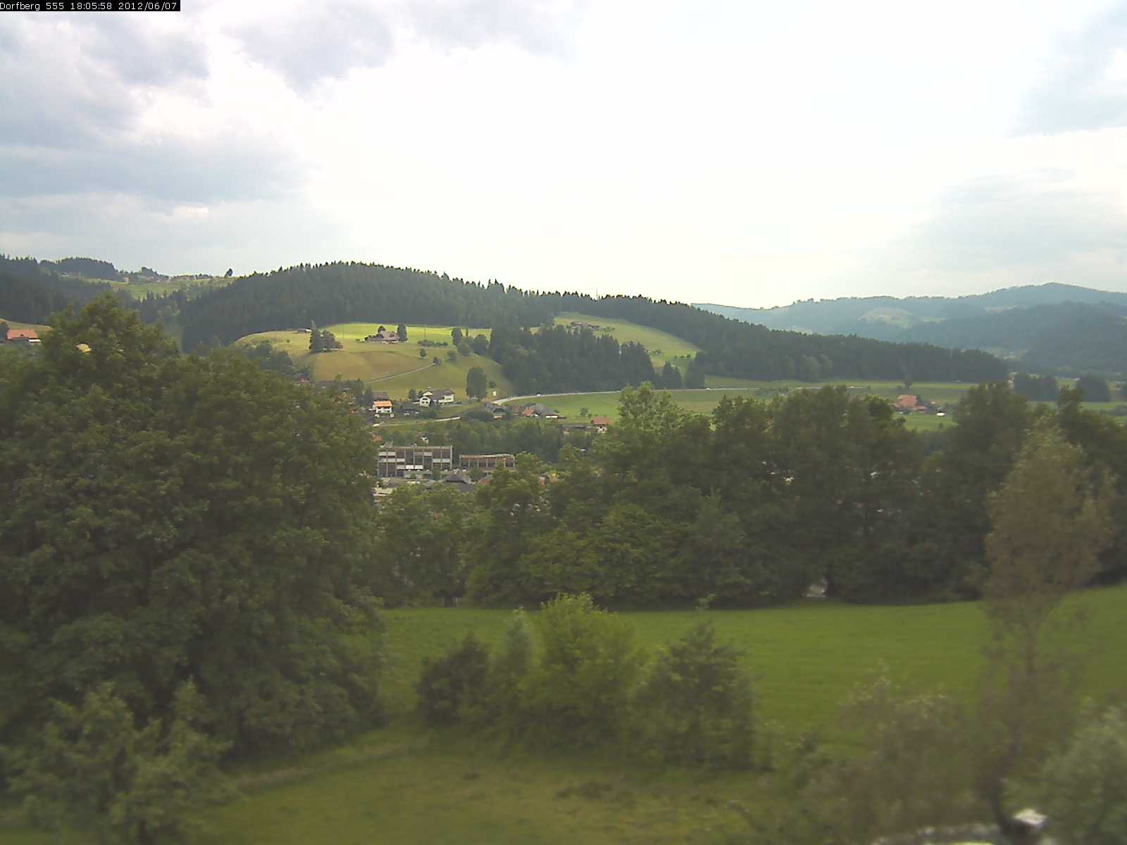 Webcam-Bild: Aussicht vom Dorfberg in Langnau 20120607-180600