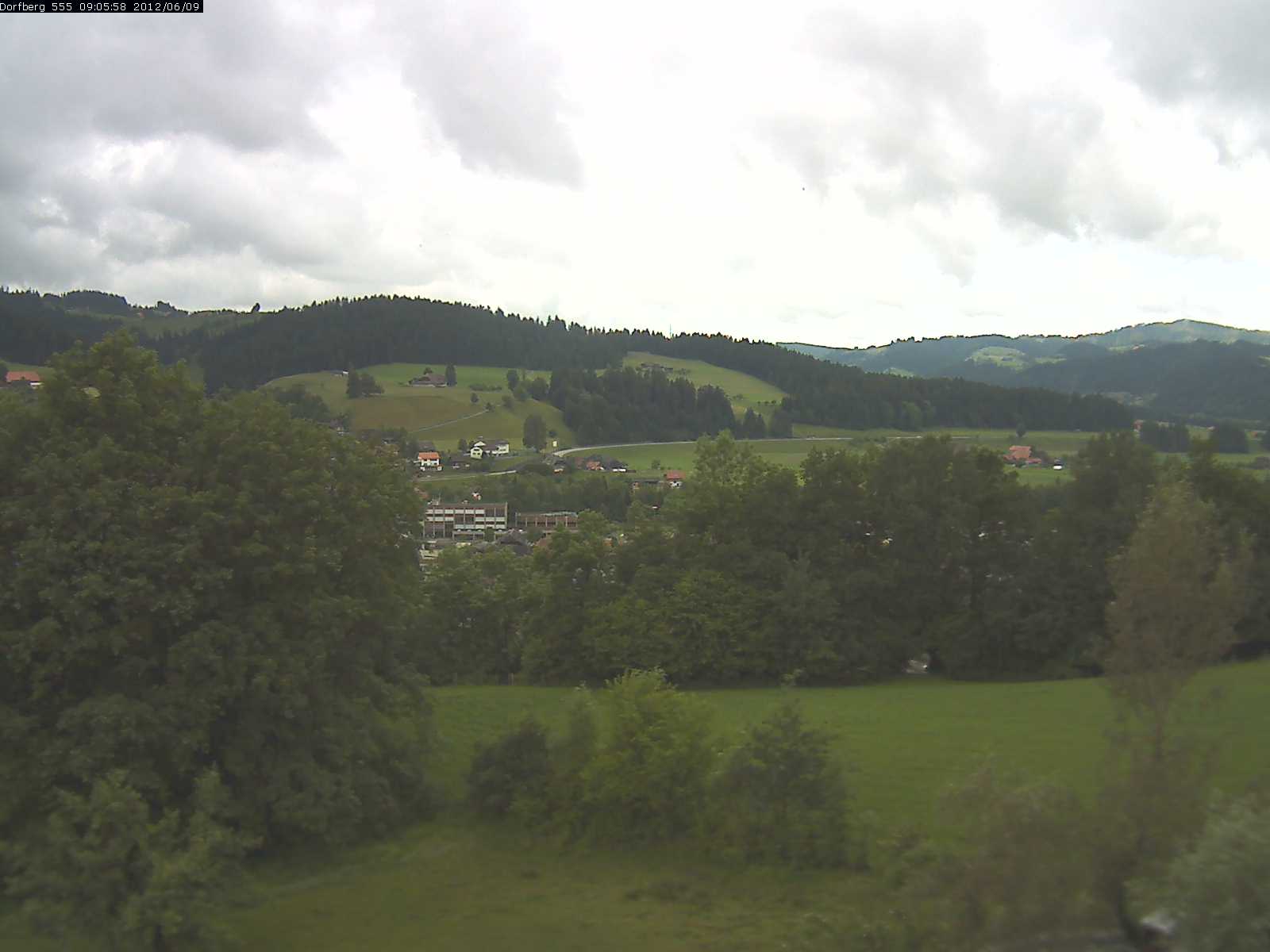 Webcam-Bild: Aussicht vom Dorfberg in Langnau 20120609-090600