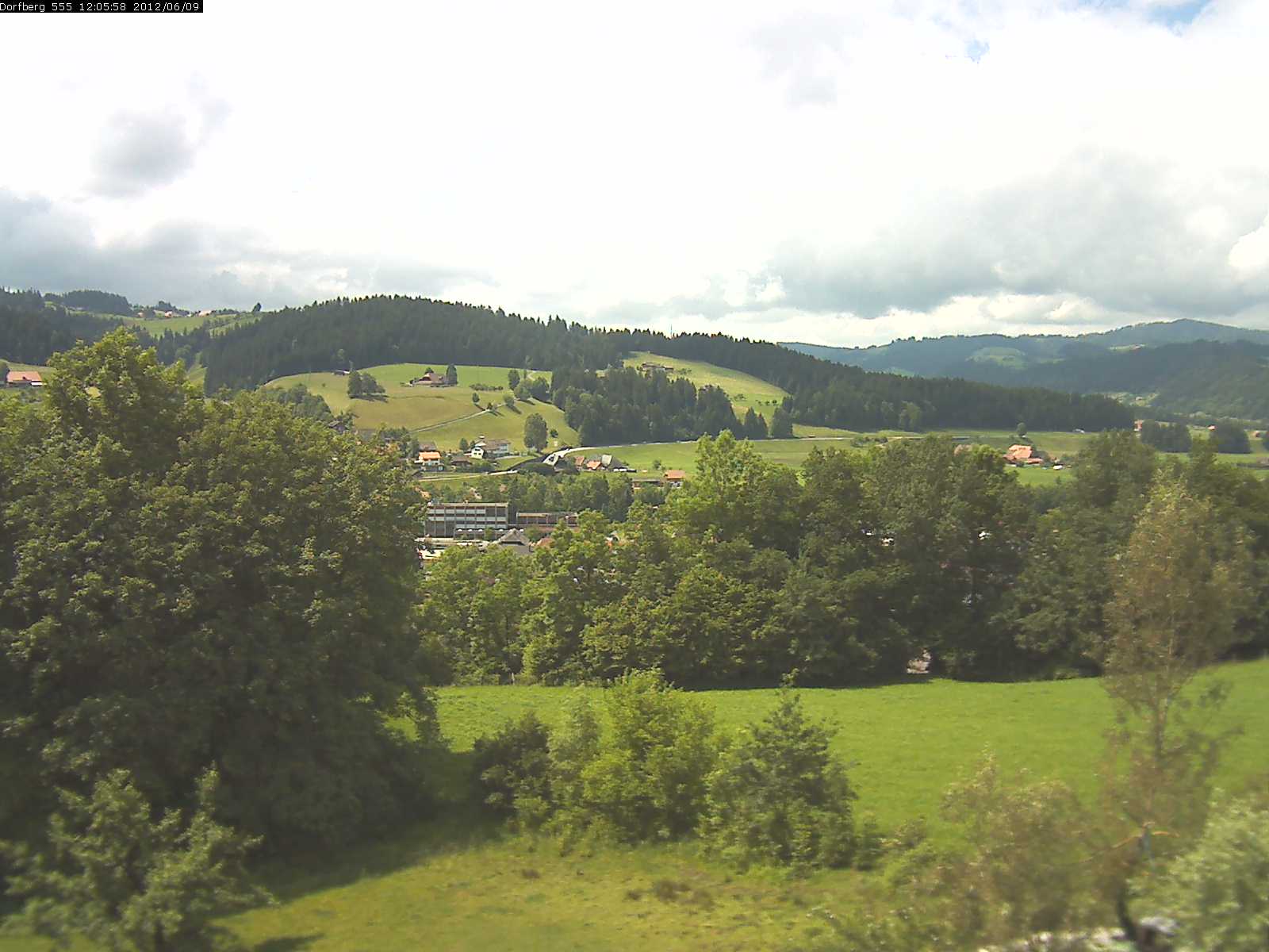 Webcam-Bild: Aussicht vom Dorfberg in Langnau 20120609-120600