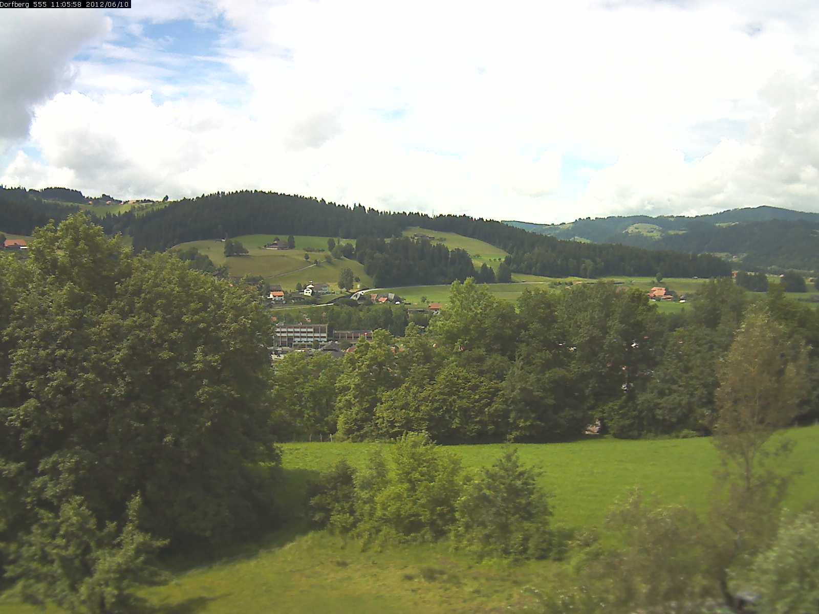 Webcam-Bild: Aussicht vom Dorfberg in Langnau 20120610-110600