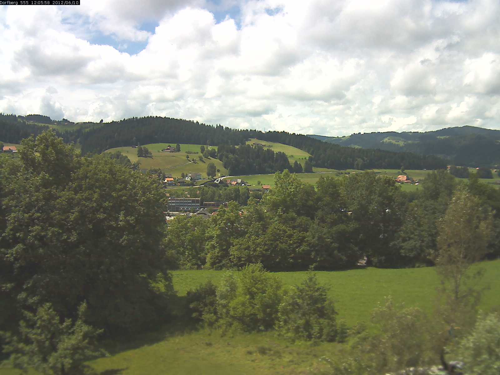 Webcam-Bild: Aussicht vom Dorfberg in Langnau 20120610-120600