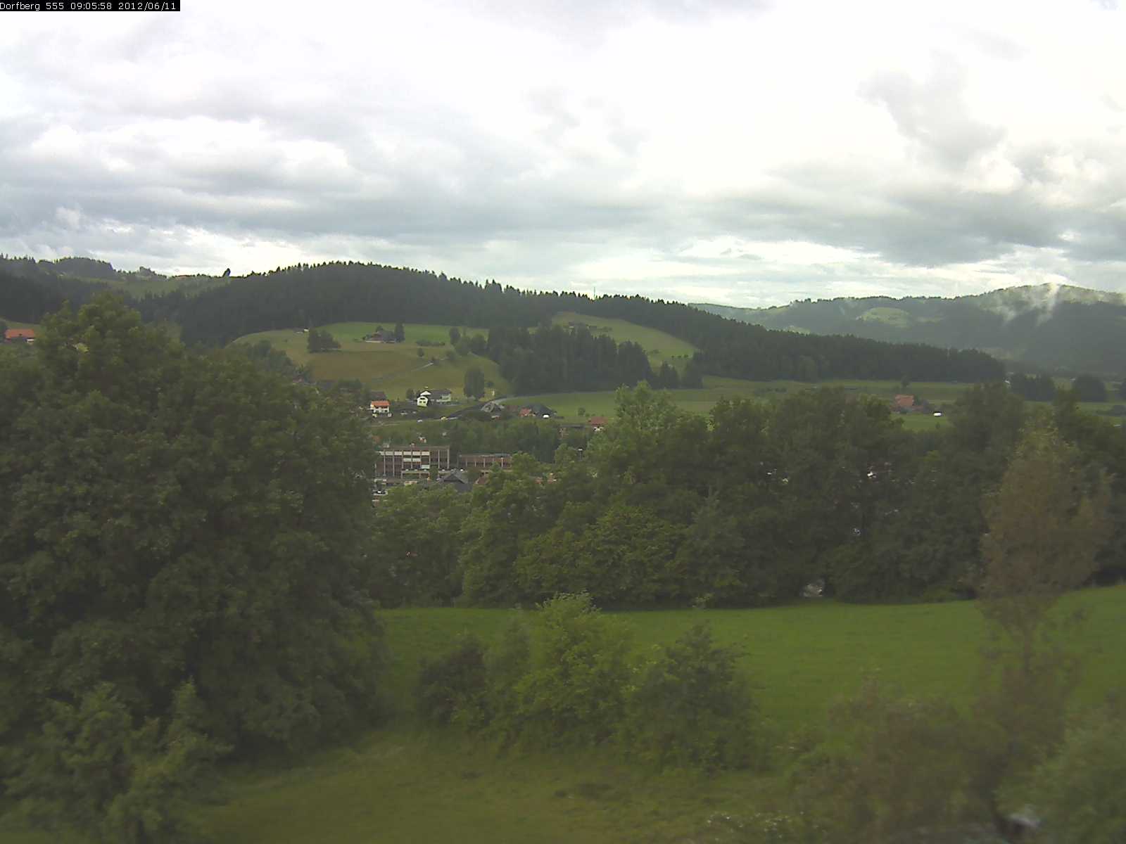 Webcam-Bild: Aussicht vom Dorfberg in Langnau 20120611-090600