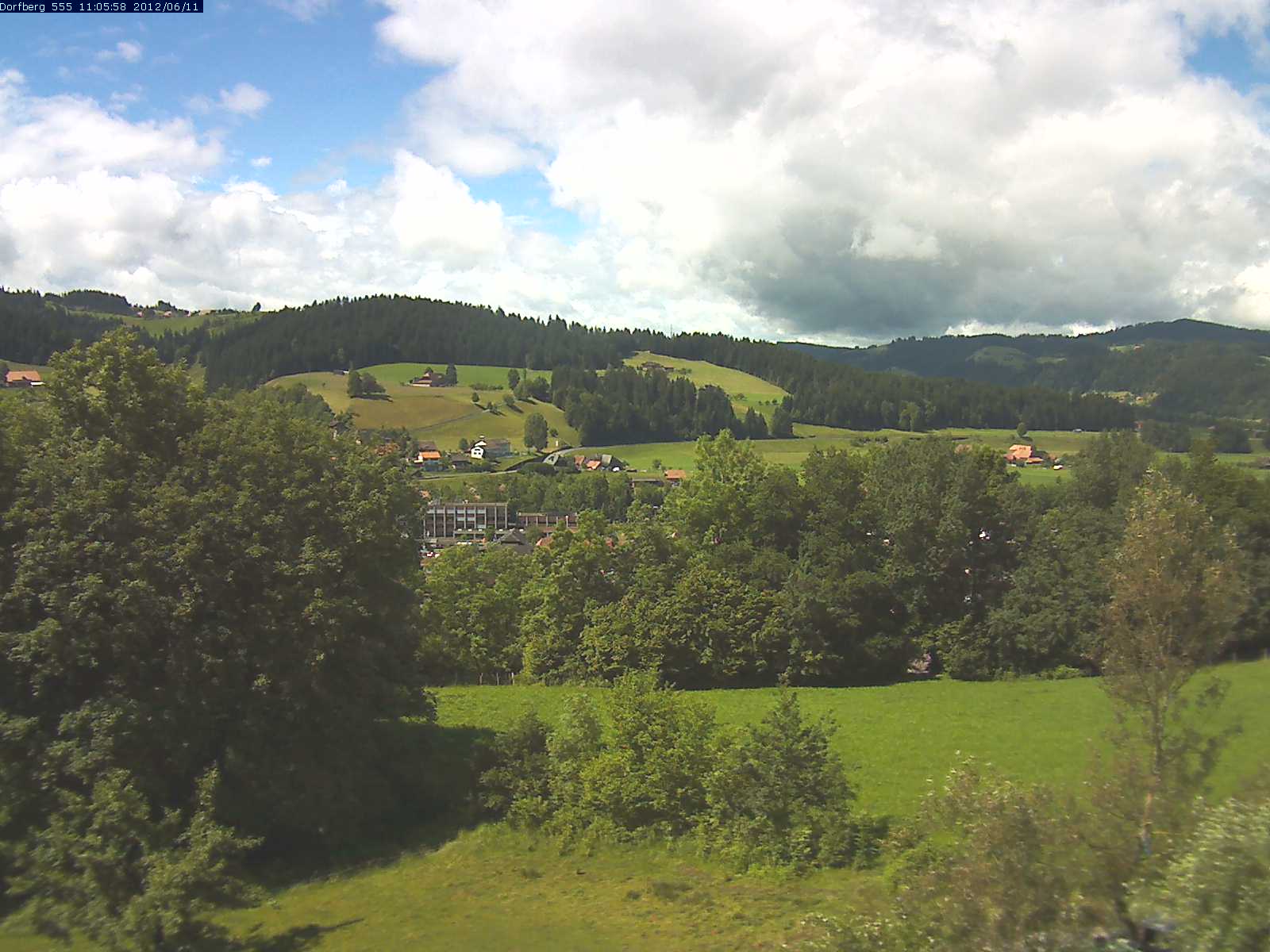 Webcam-Bild: Aussicht vom Dorfberg in Langnau 20120611-110600
