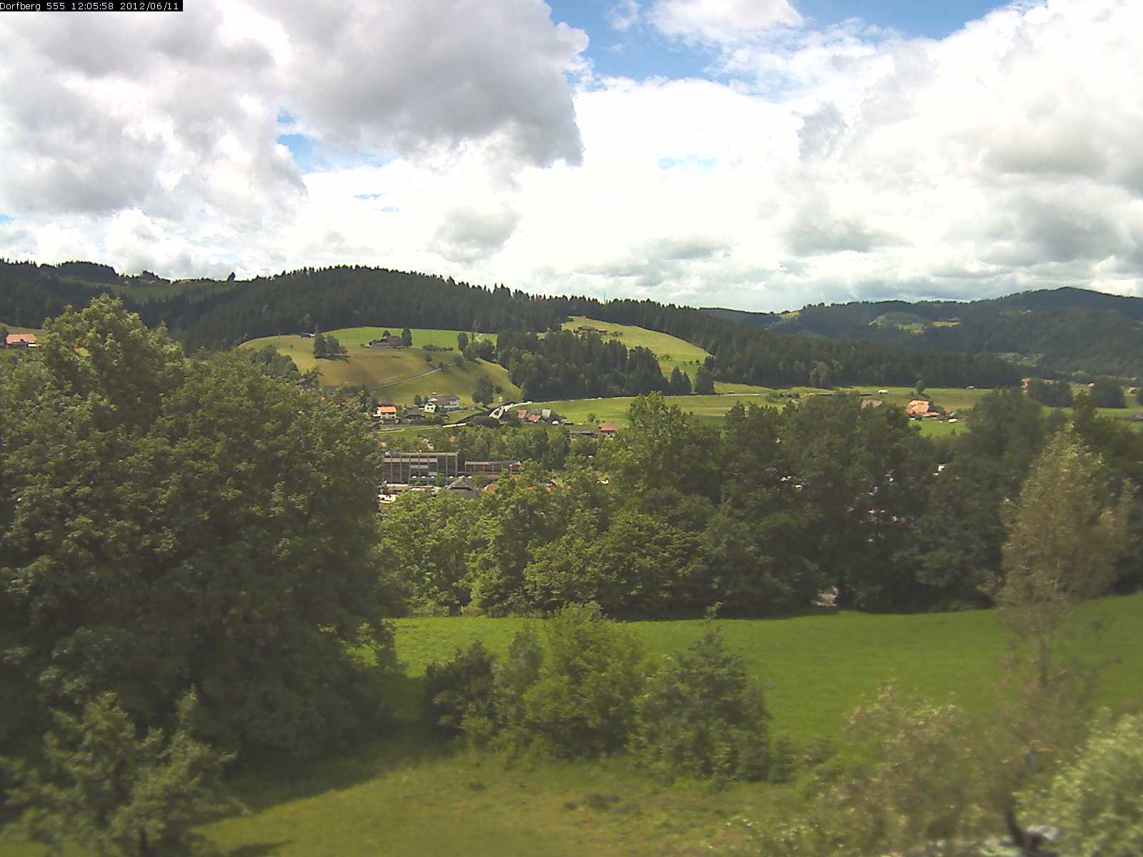 Webcam-Bild: Aussicht vom Dorfberg in Langnau 20120611-120600