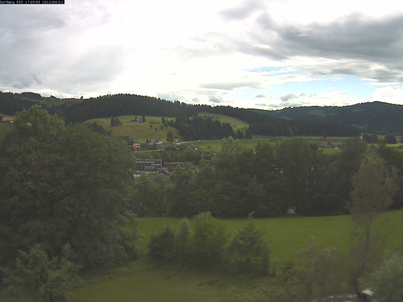 Webcam-Bild: Aussicht vom Dorfberg in Langnau 20120611-170600