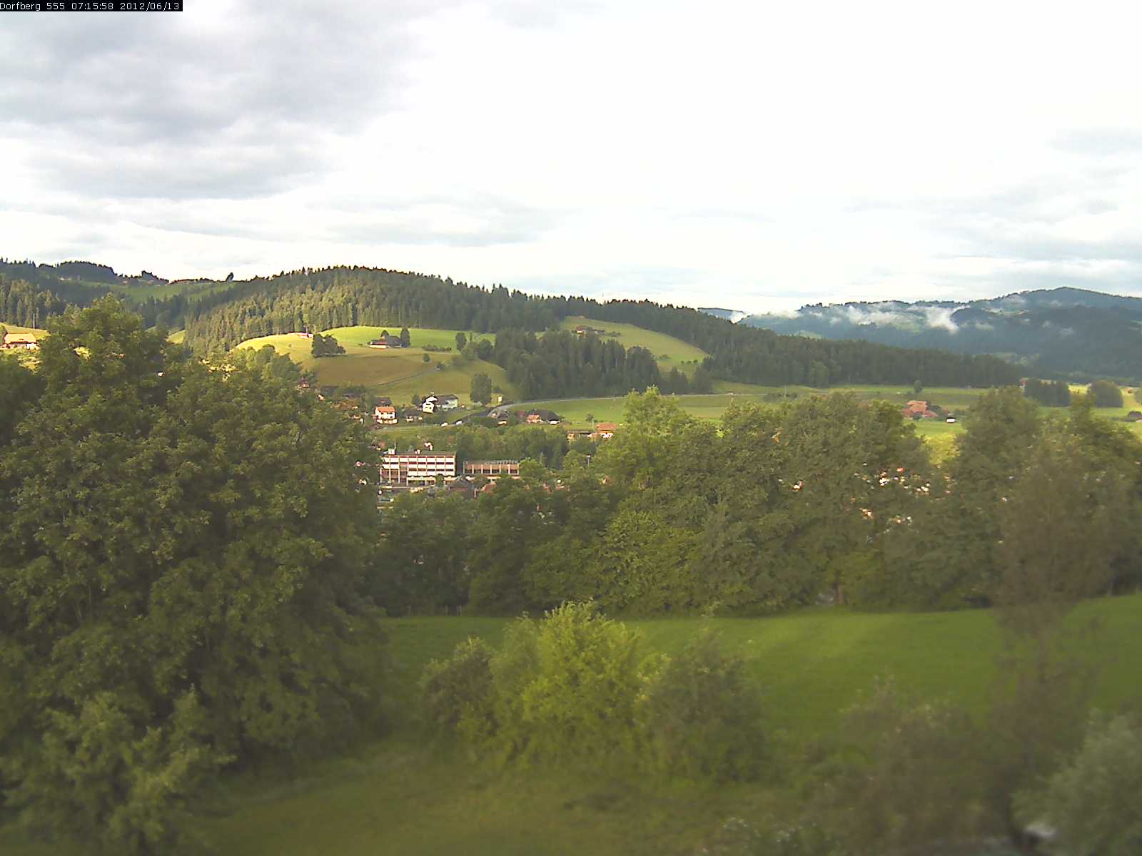 Webcam-Bild: Aussicht vom Dorfberg in Langnau 20120613-071600