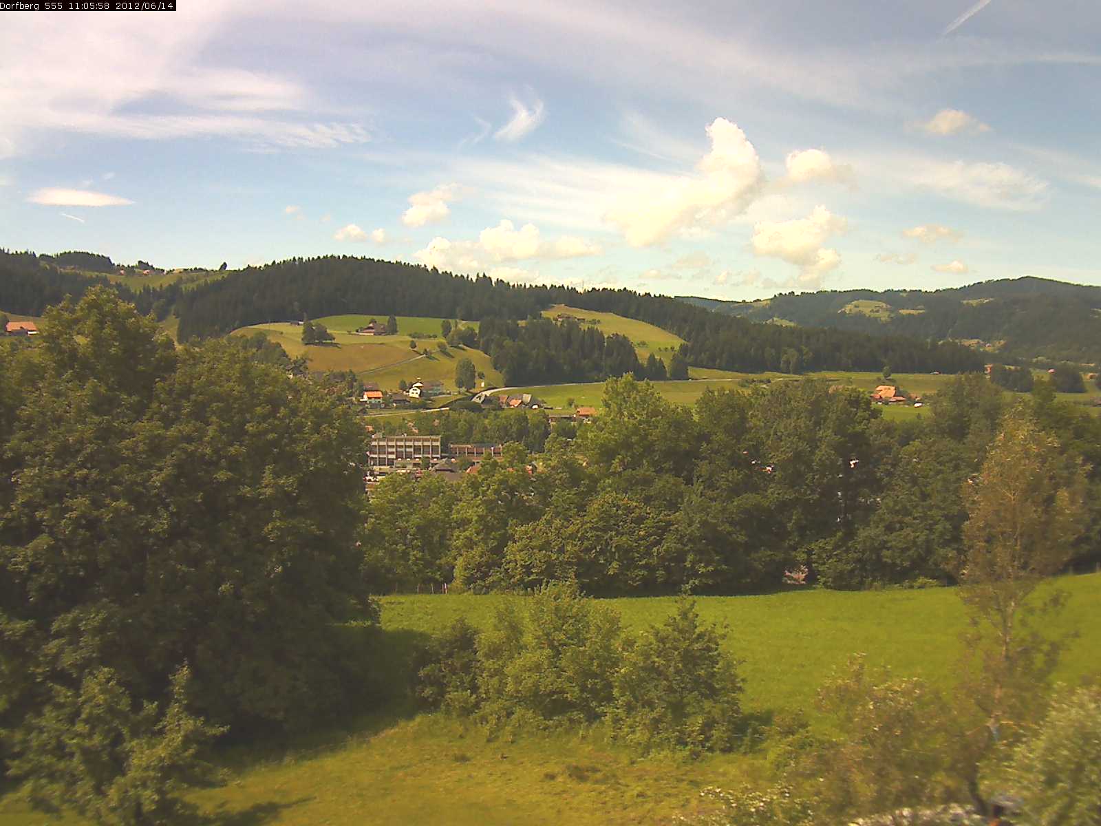 Webcam-Bild: Aussicht vom Dorfberg in Langnau 20120614-110600