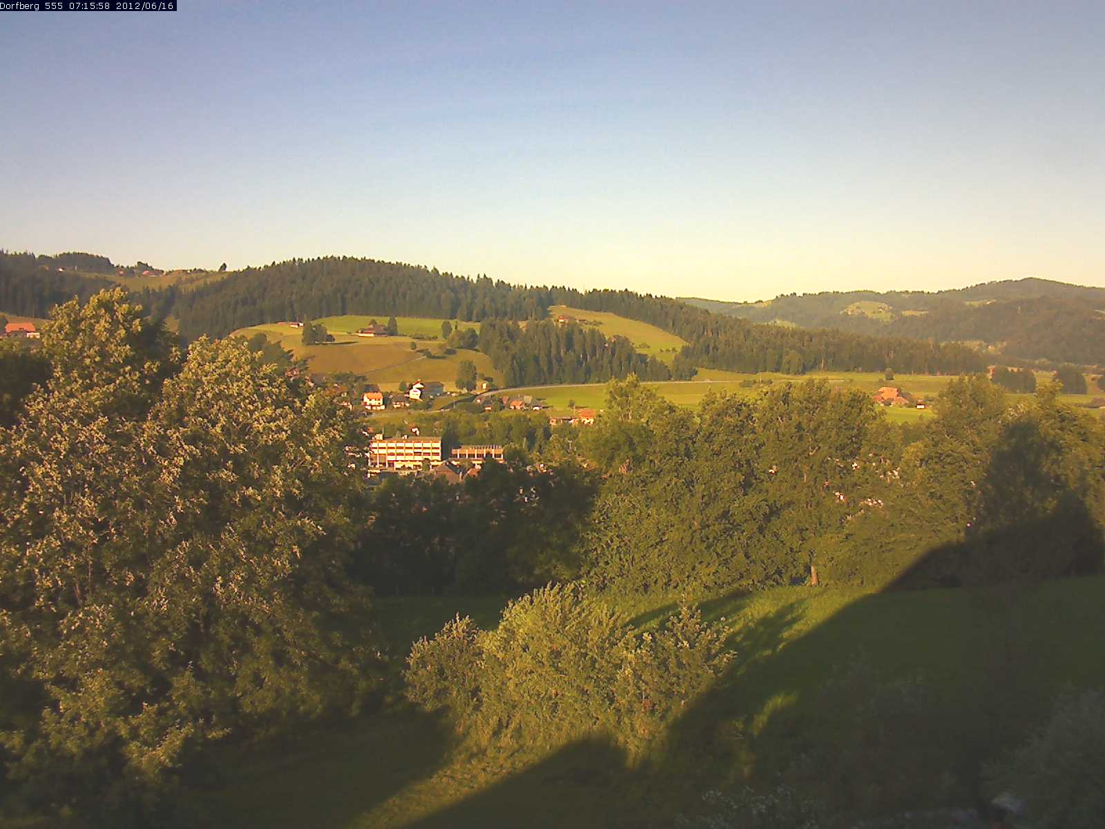 Webcam-Bild: Aussicht vom Dorfberg in Langnau 20120616-071600