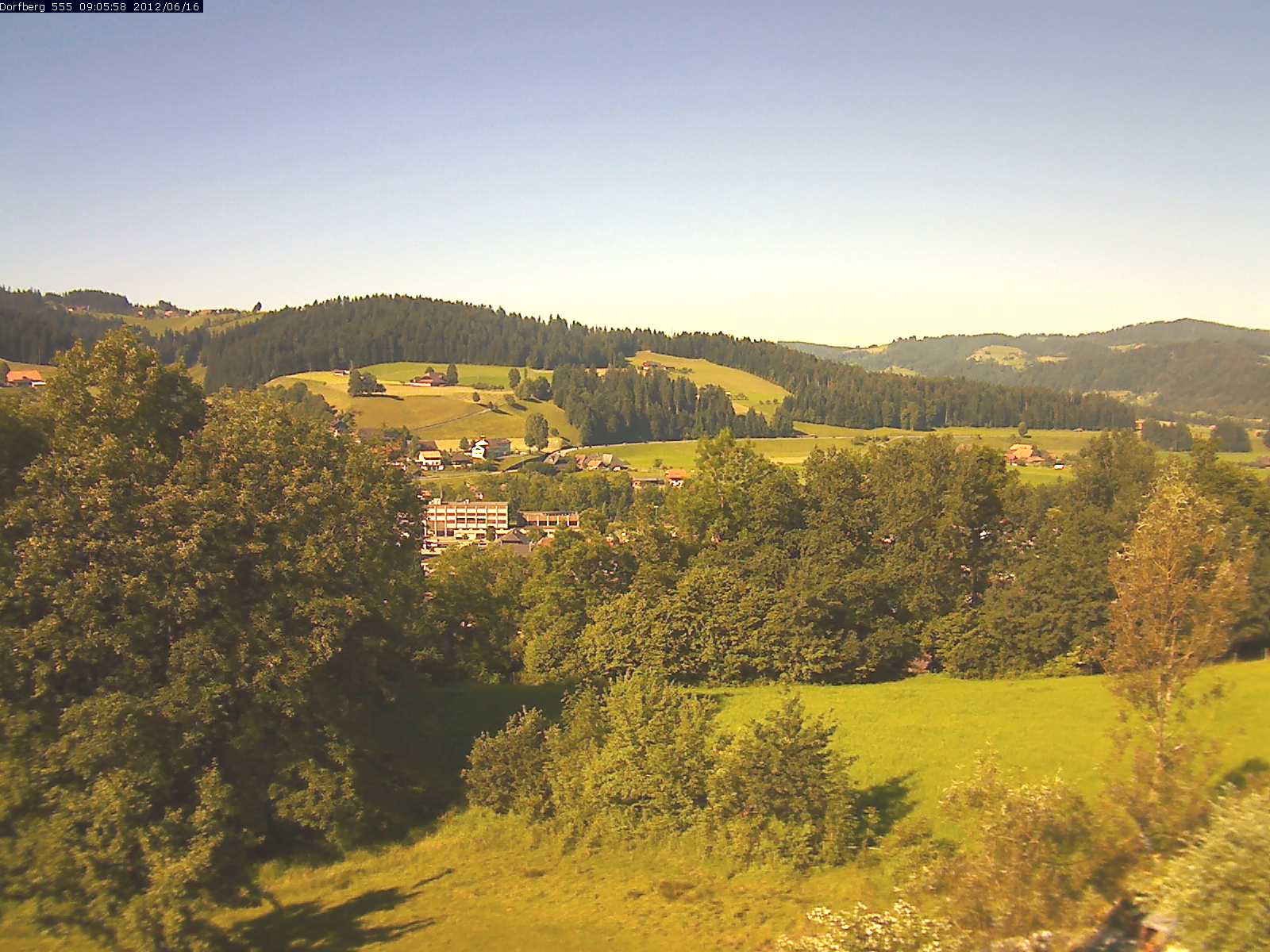Webcam-Bild: Aussicht vom Dorfberg in Langnau 20120616-090600