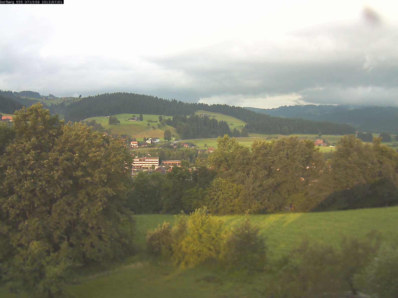 Webcam-Bild: Aussicht vom Dorfberg in Langnau 20120701-071600