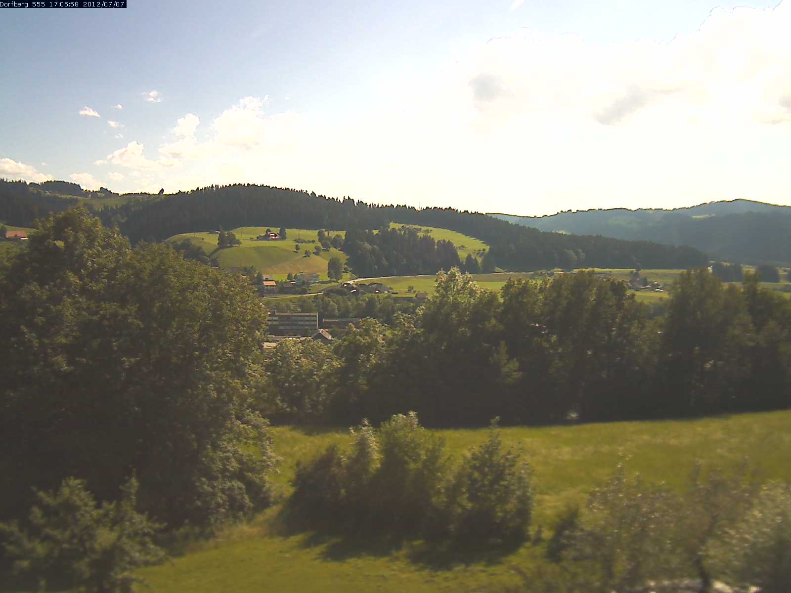 Webcam-Bild: Aussicht vom Dorfberg in Langnau 20120707-170600