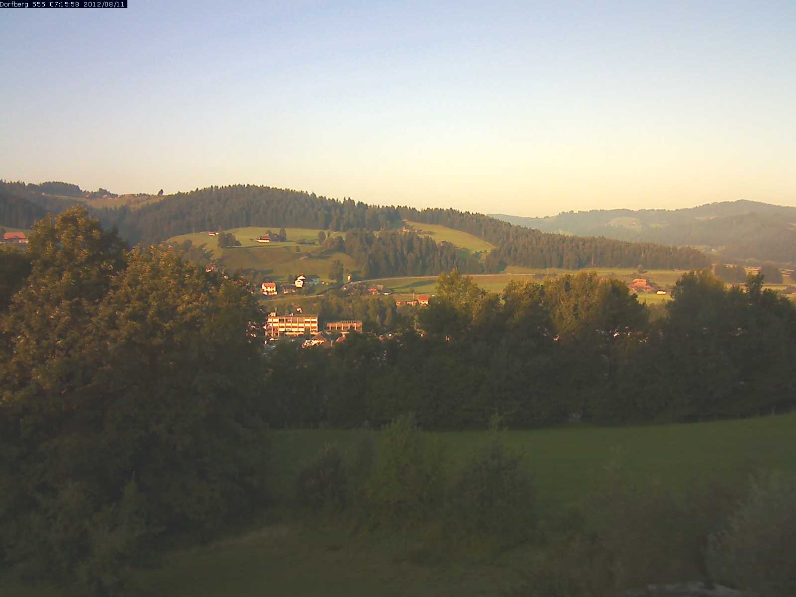 Webcam-Bild: Aussicht vom Dorfberg in Langnau 20120811-071600