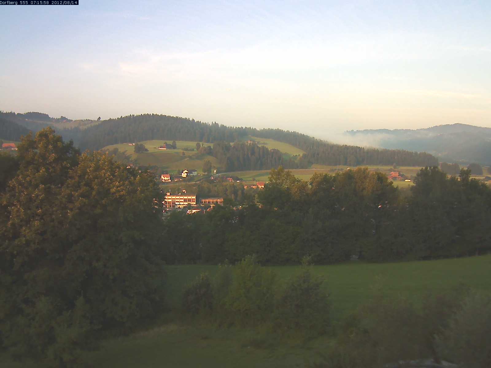 Webcam-Bild: Aussicht vom Dorfberg in Langnau 20120814-071600