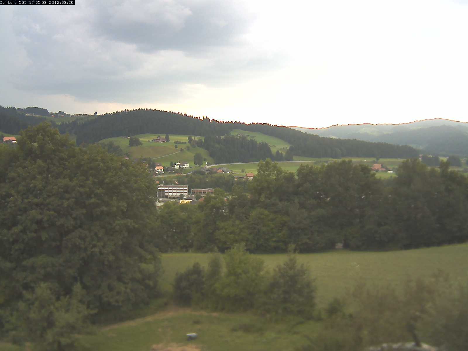 Webcam-Bild: Aussicht vom Dorfberg in Langnau 20120820-170600