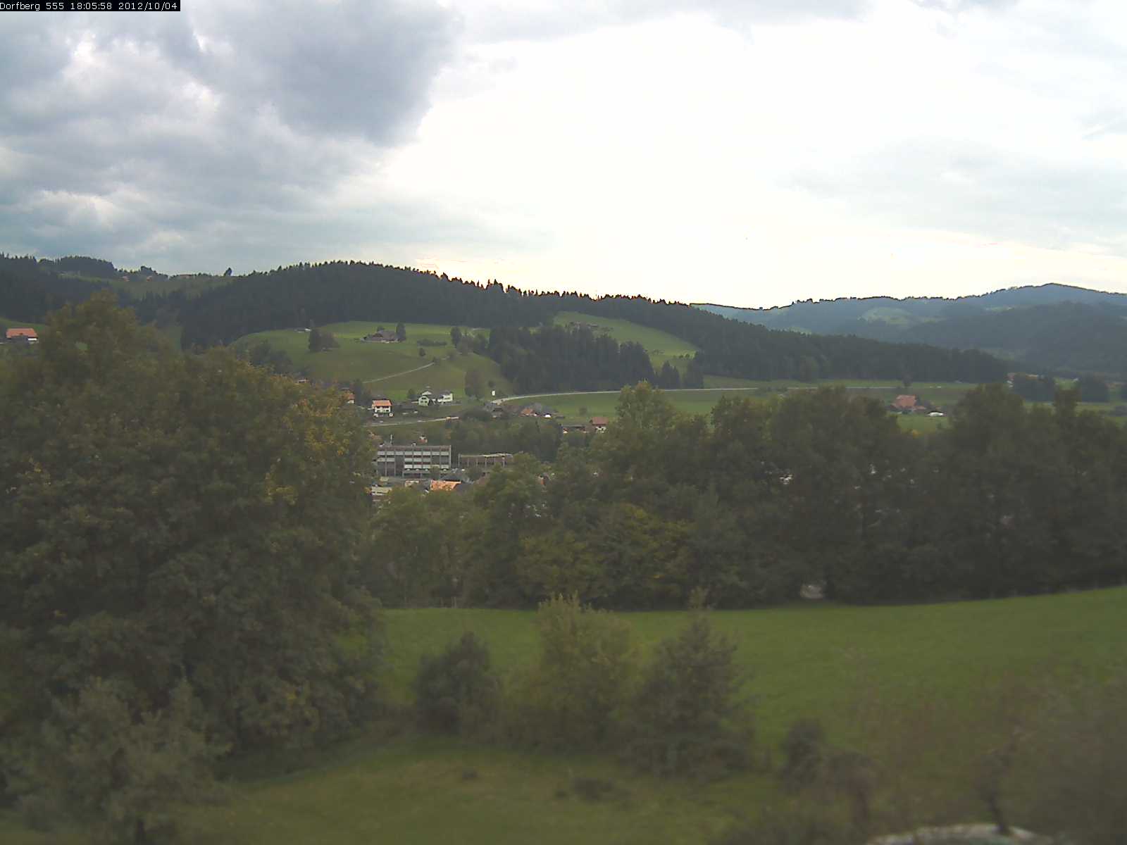Webcam-Bild: Aussicht vom Dorfberg in Langnau 20121004-180600