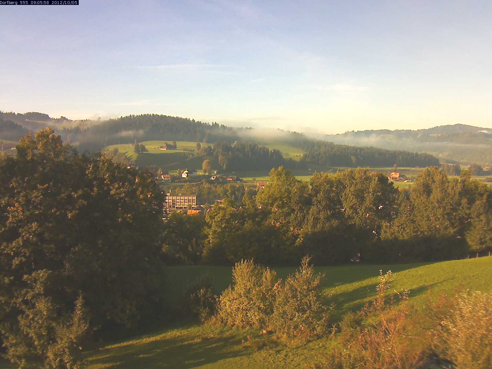 Webcam-Bild: Aussicht vom Dorfberg in Langnau 20121005-090600