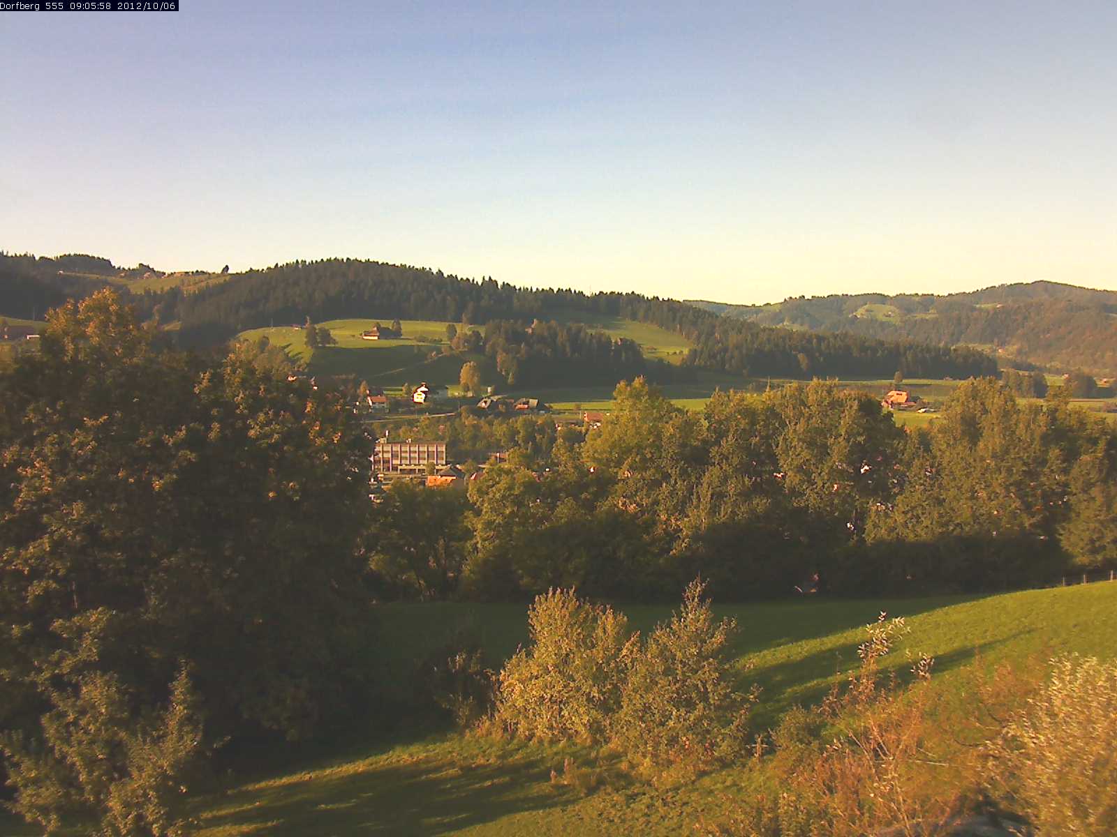 Webcam-Bild: Aussicht vom Dorfberg in Langnau 20121006-090600