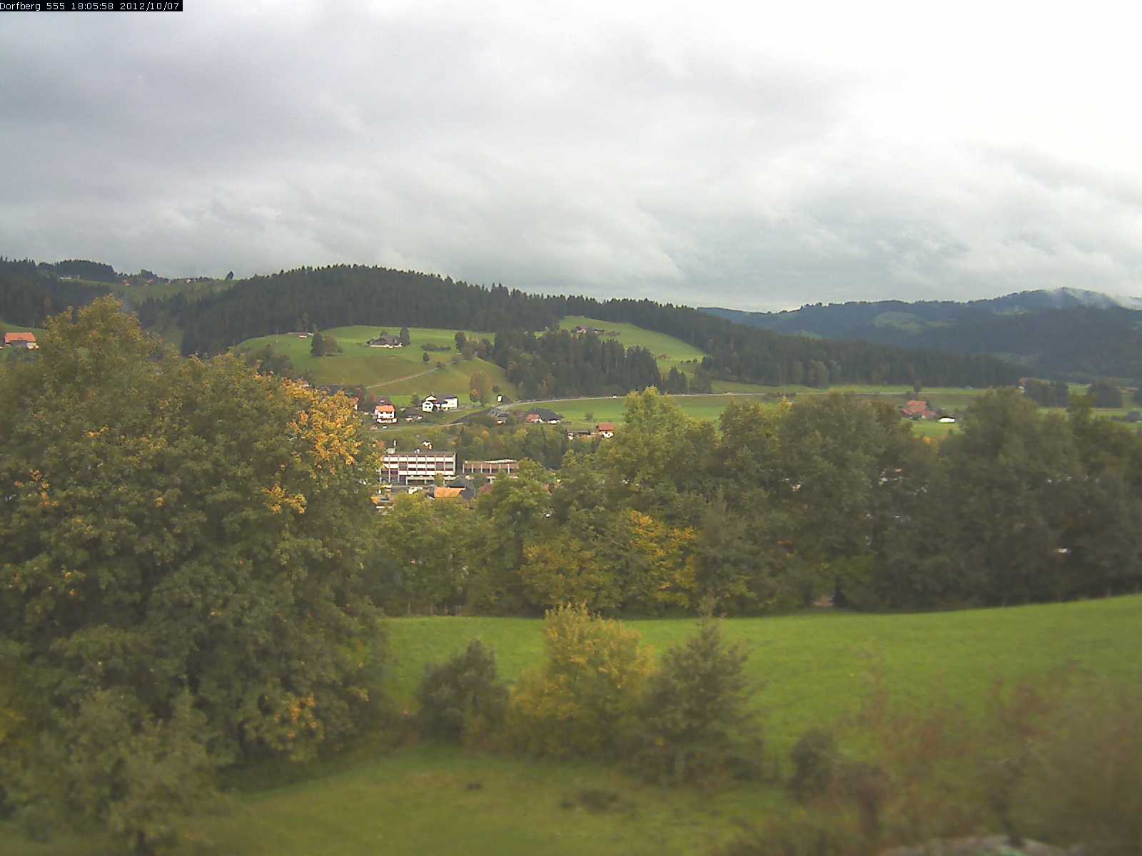 Webcam-Bild: Aussicht vom Dorfberg in Langnau 20121007-180600