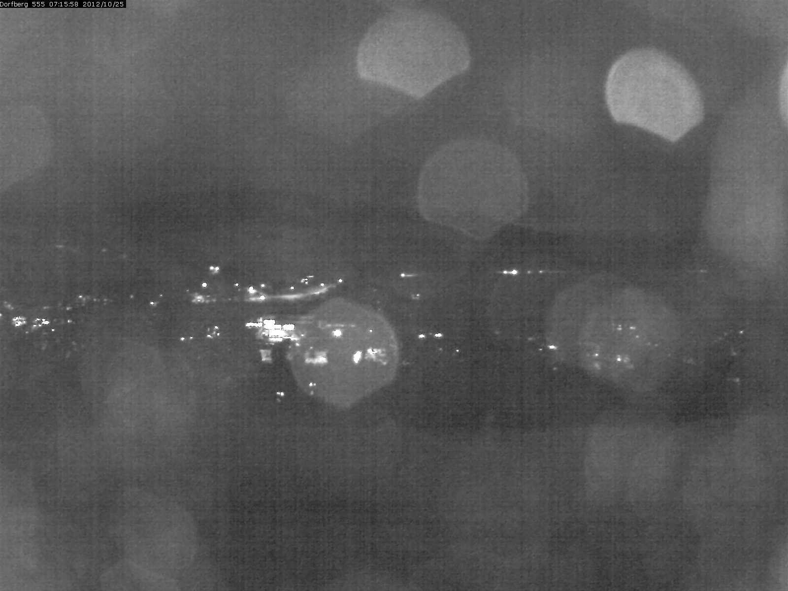 Webcam-Bild: Aussicht vom Dorfberg in Langnau 20121025-071600