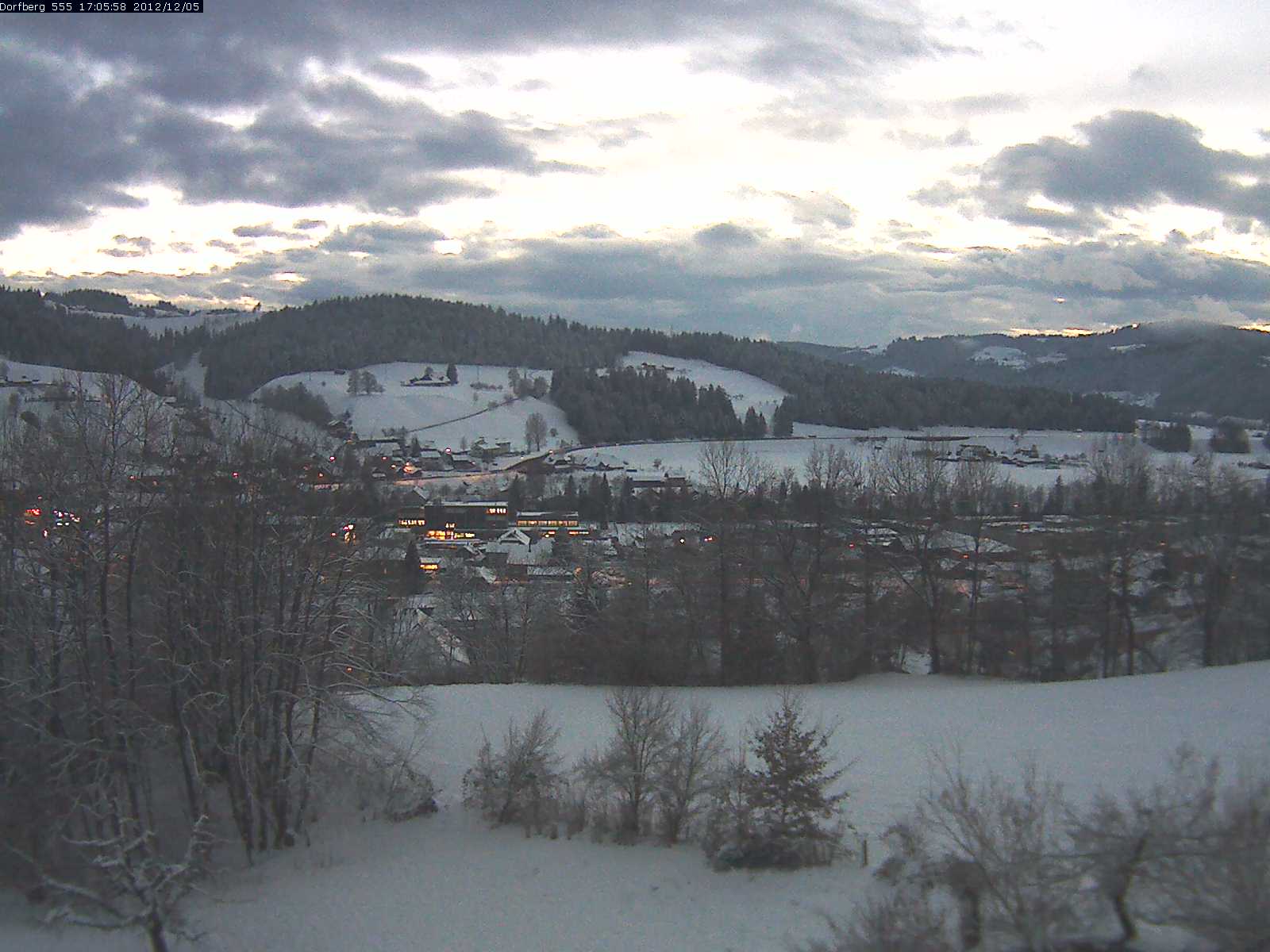 Webcam-Bild: Aussicht vom Dorfberg in Langnau 20121205-170600