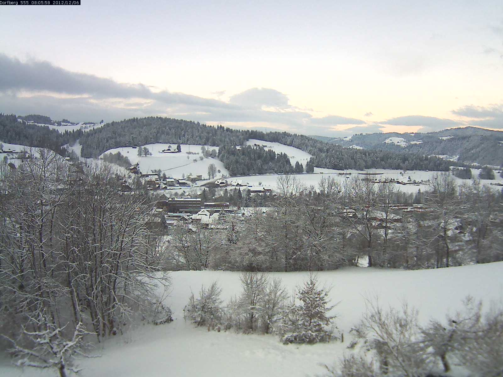 Webcam-Bild: Aussicht vom Dorfberg in Langnau 20121206-080600