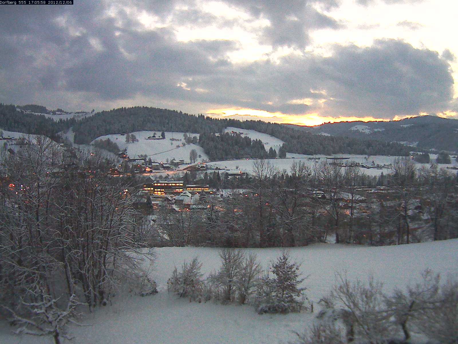Webcam-Bild: Aussicht vom Dorfberg in Langnau 20121206-170600