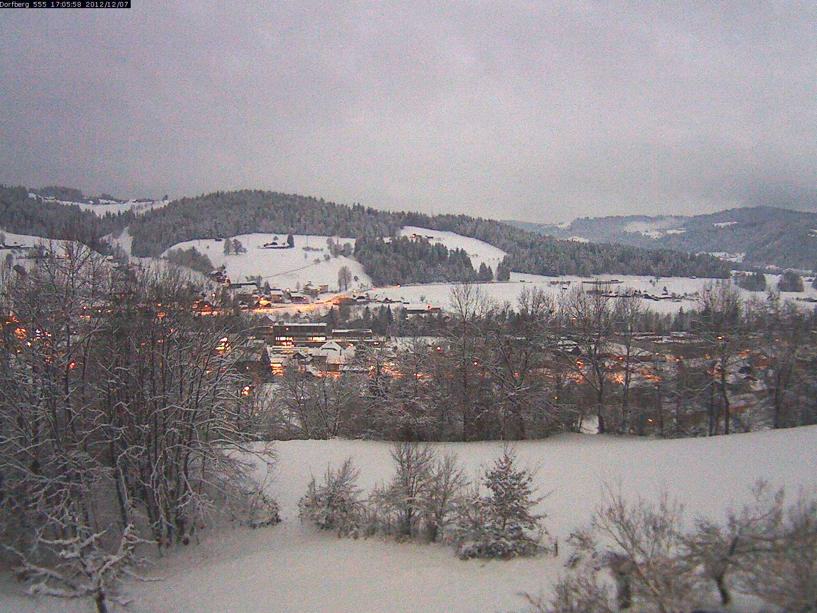 Webcam-Bild: Aussicht vom Dorfberg in Langnau 20121207-170600