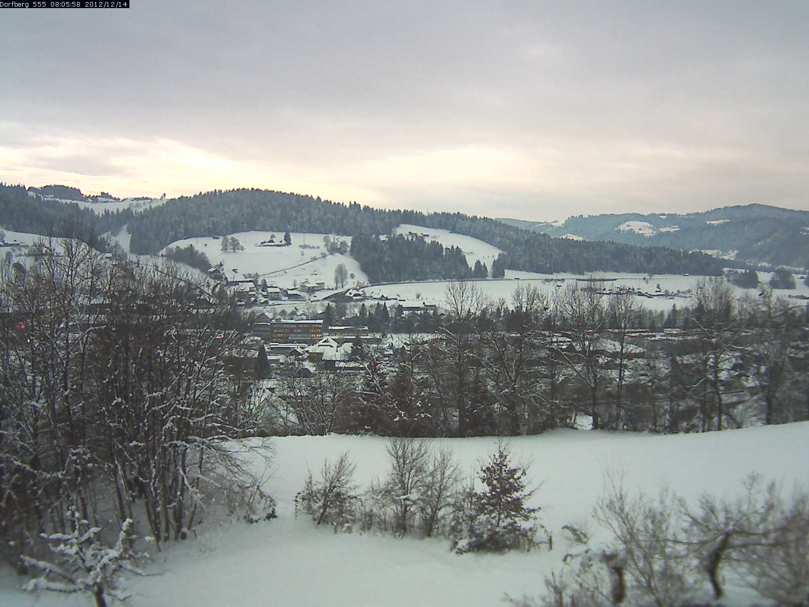 Webcam-Bild: Aussicht vom Dorfberg in Langnau 20121214-080600