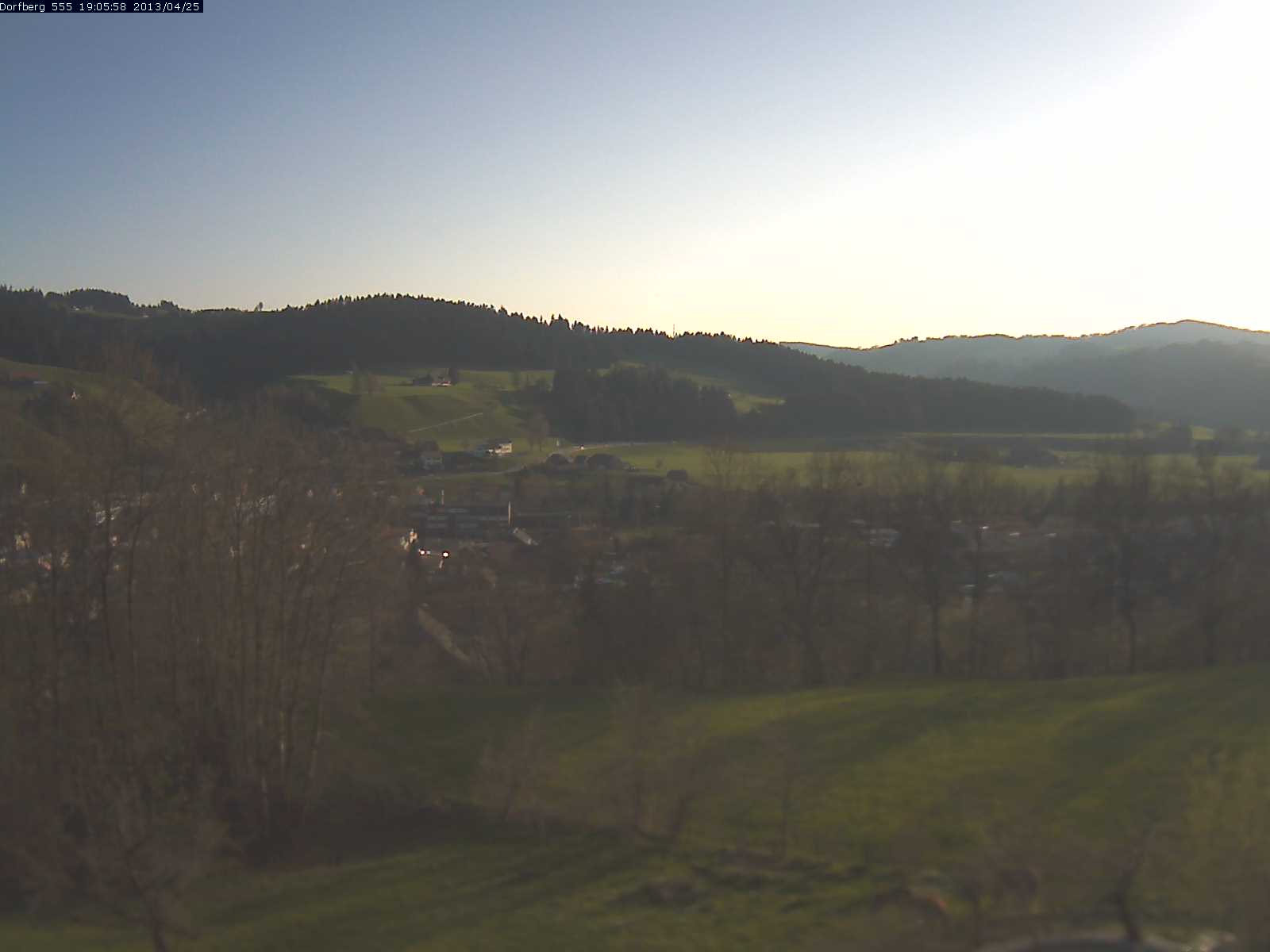 Webcam-Bild: Aussicht vom Dorfberg in Langnau 20130425-190600