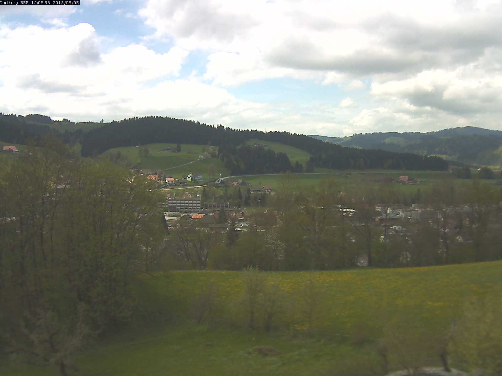 Webcam-Bild: Aussicht vom Dorfberg in Langnau 20130505-120600
