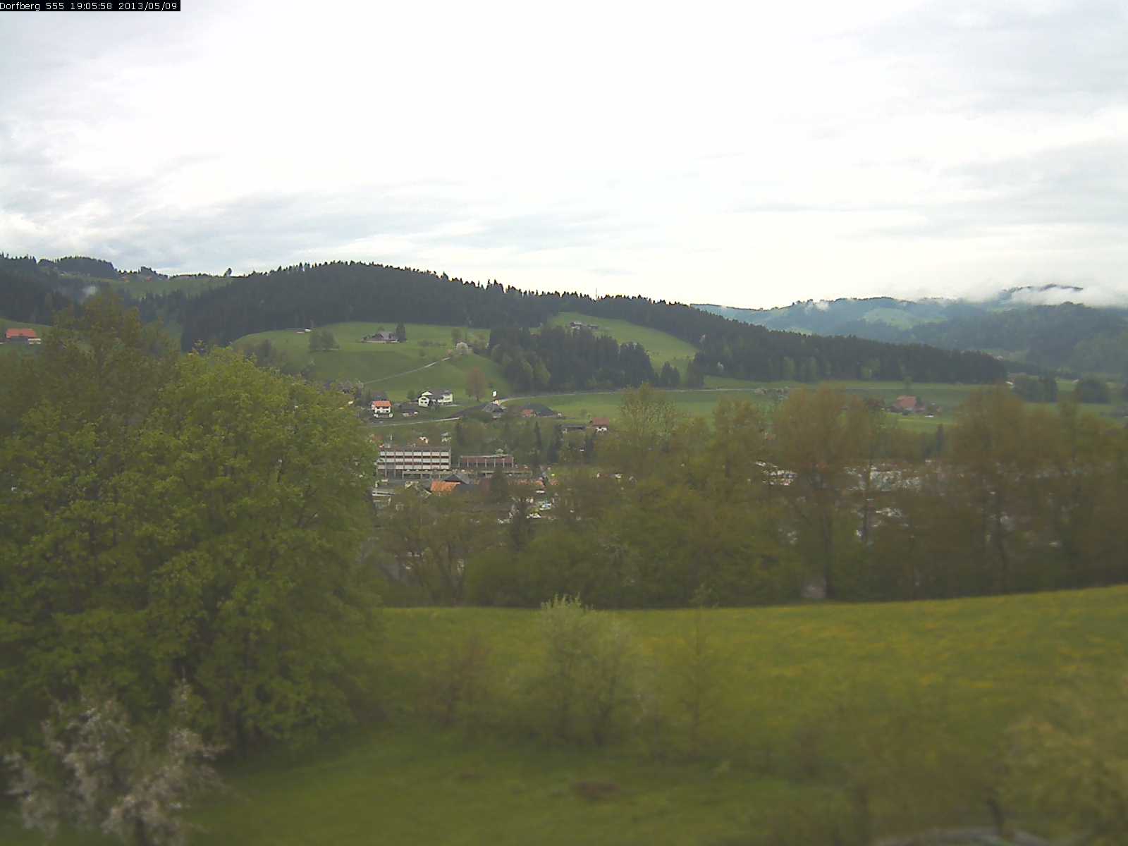 Webcam-Bild: Aussicht vom Dorfberg in Langnau 20130509-190600