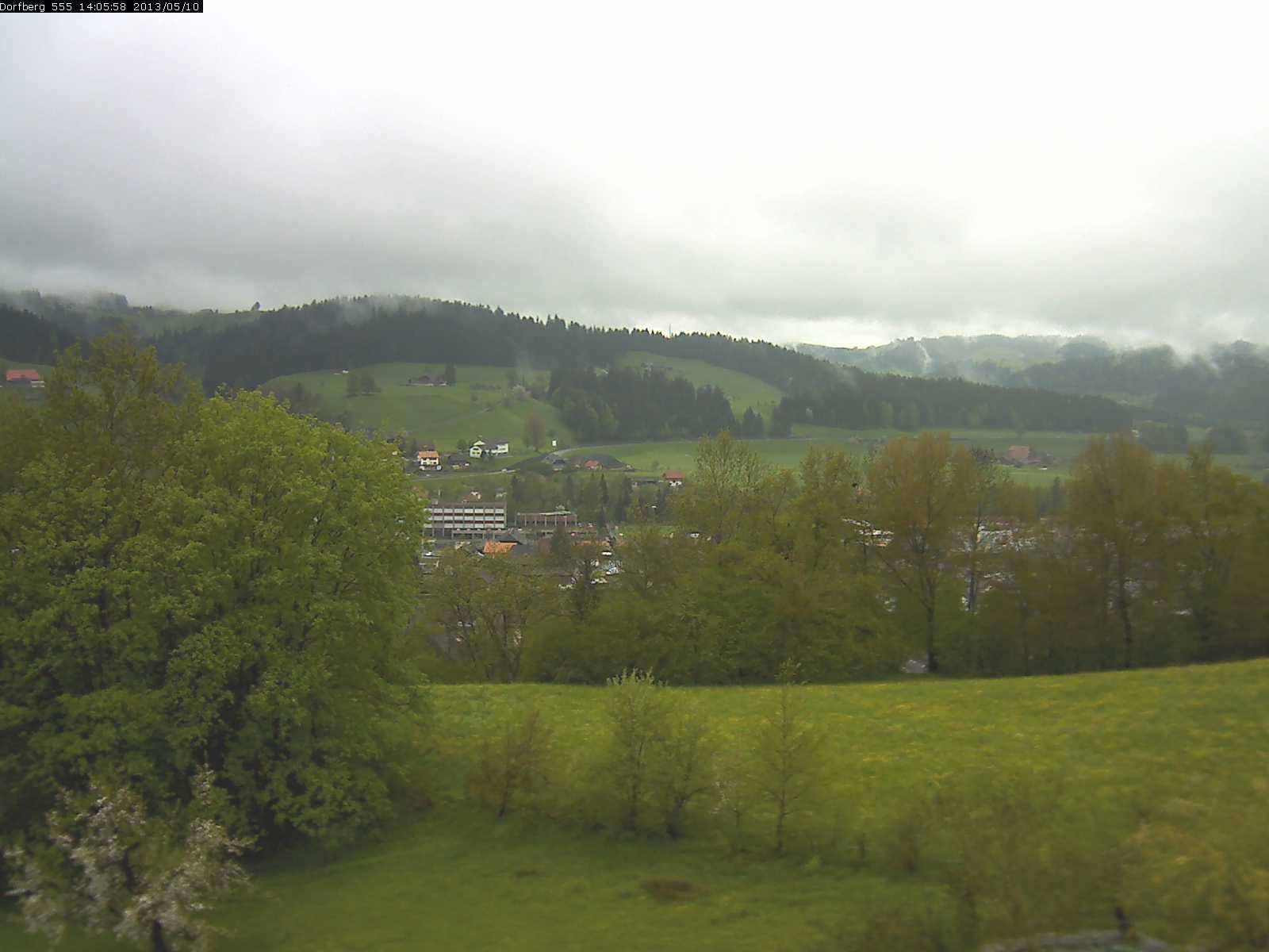 Webcam-Bild: Aussicht vom Dorfberg in Langnau 20130510-140600