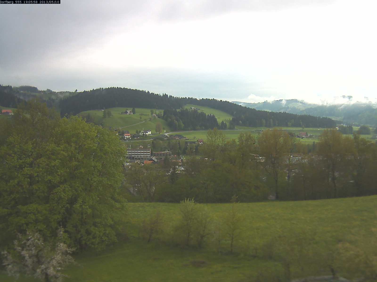 Webcam-Bild: Aussicht vom Dorfberg in Langnau 20130510-190600