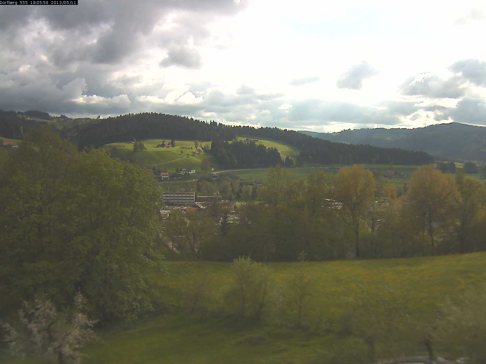 Webcam-Bild: Aussicht vom Dorfberg in Langnau 20130511-180600