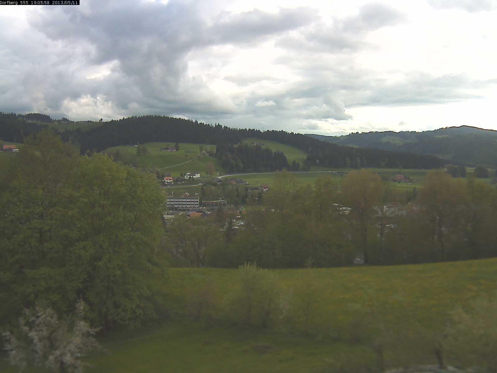 Webcam-Bild: Aussicht vom Dorfberg in Langnau 20130511-190600