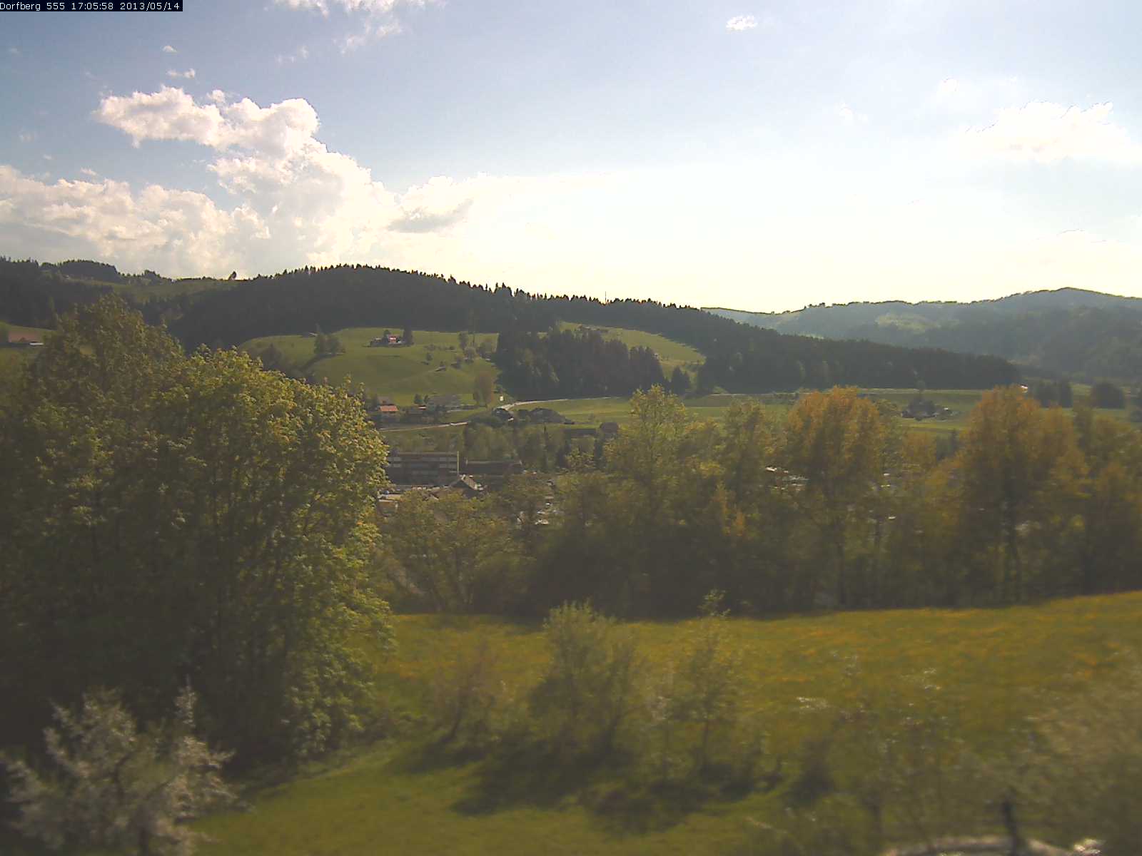 Webcam-Bild: Aussicht vom Dorfberg in Langnau 20130514-170600