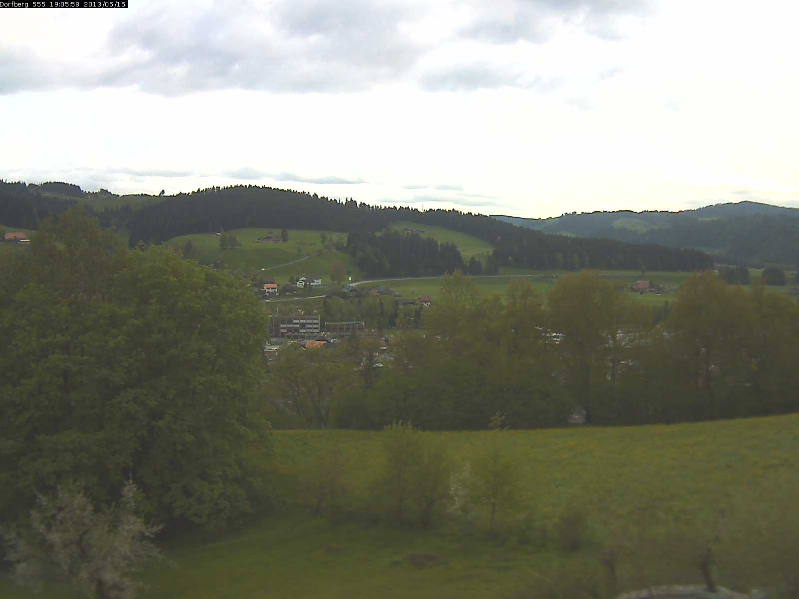 Webcam-Bild: Aussicht vom Dorfberg in Langnau 20130515-190600