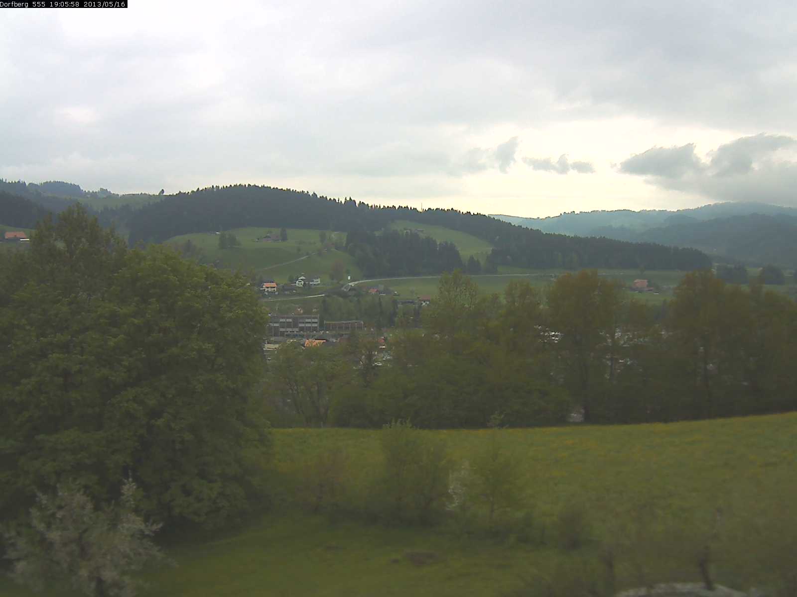 Webcam-Bild: Aussicht vom Dorfberg in Langnau 20130516-190600