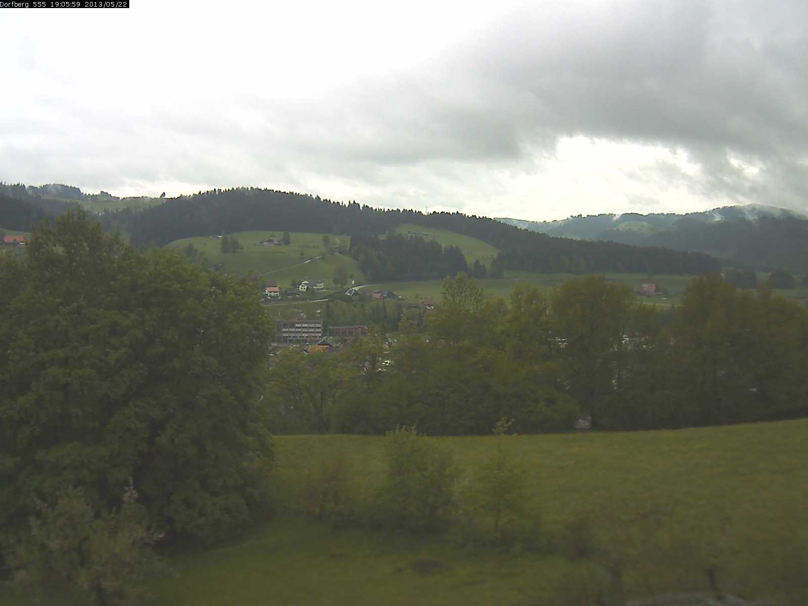 Webcam-Bild: Aussicht vom Dorfberg in Langnau 20130522-190600