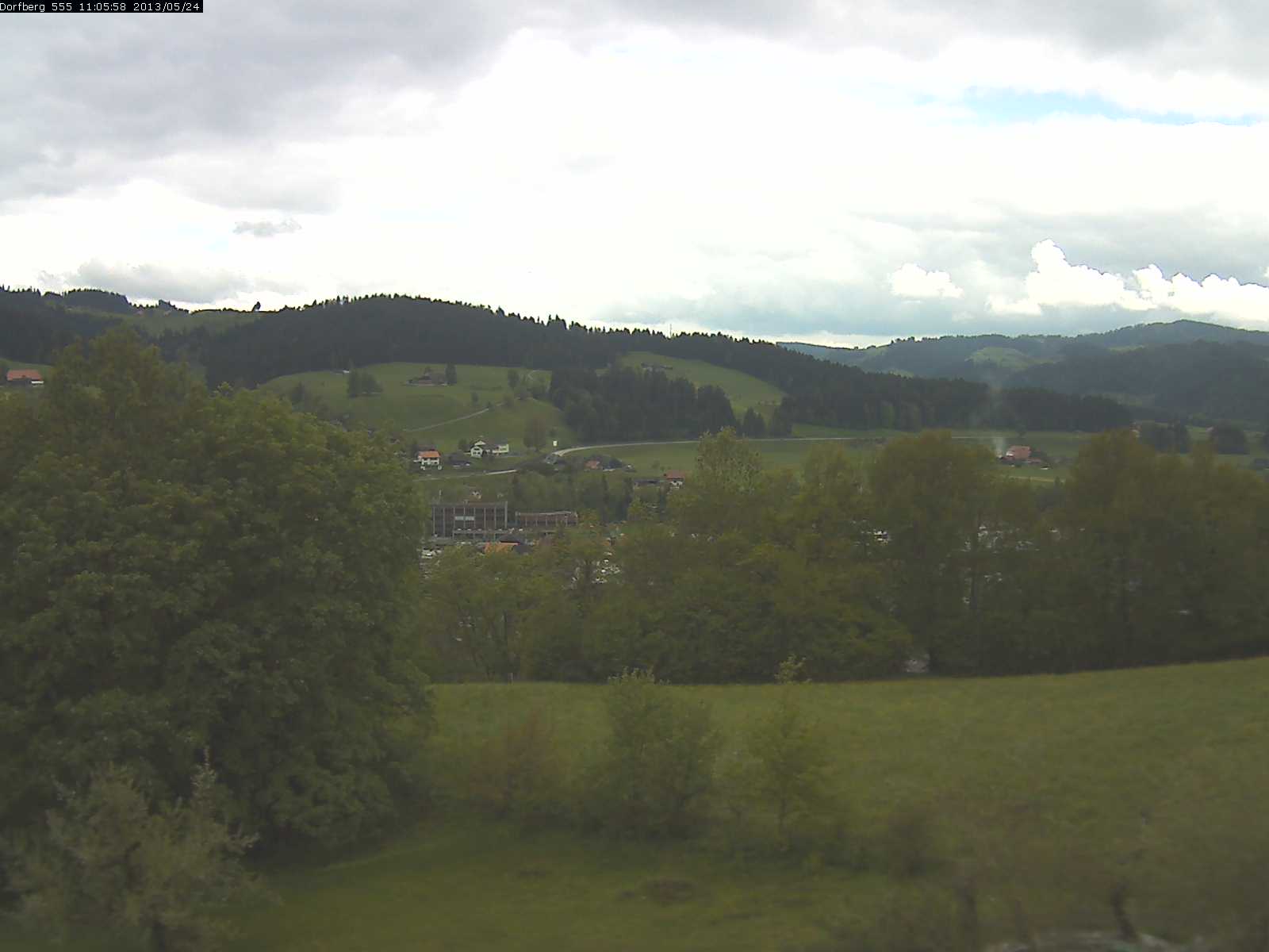 Webcam-Bild: Aussicht vom Dorfberg in Langnau 20130524-110600
