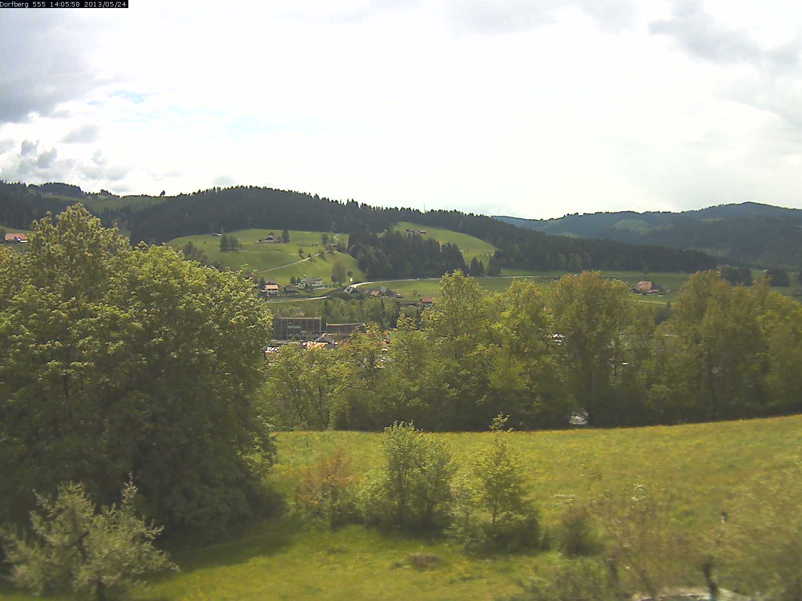 Webcam-Bild: Aussicht vom Dorfberg in Langnau 20130524-140600