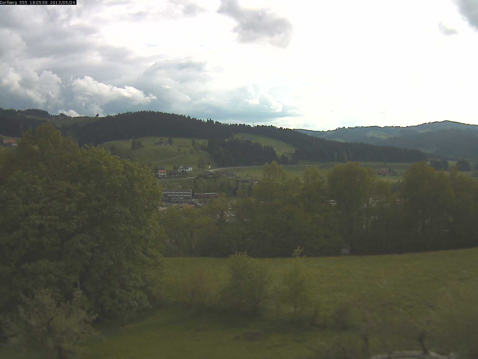 Webcam-Bild: Aussicht vom Dorfberg in Langnau 20130524-180600