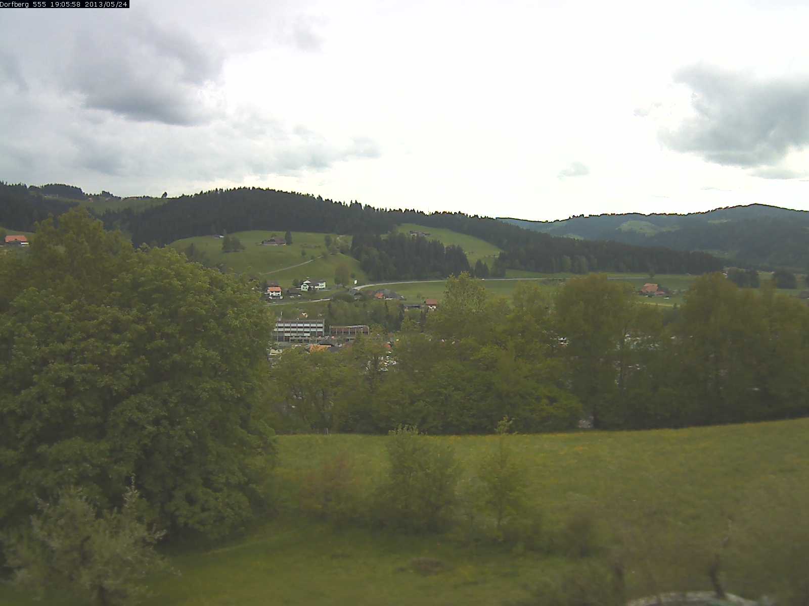Webcam-Bild: Aussicht vom Dorfberg in Langnau 20130524-190600