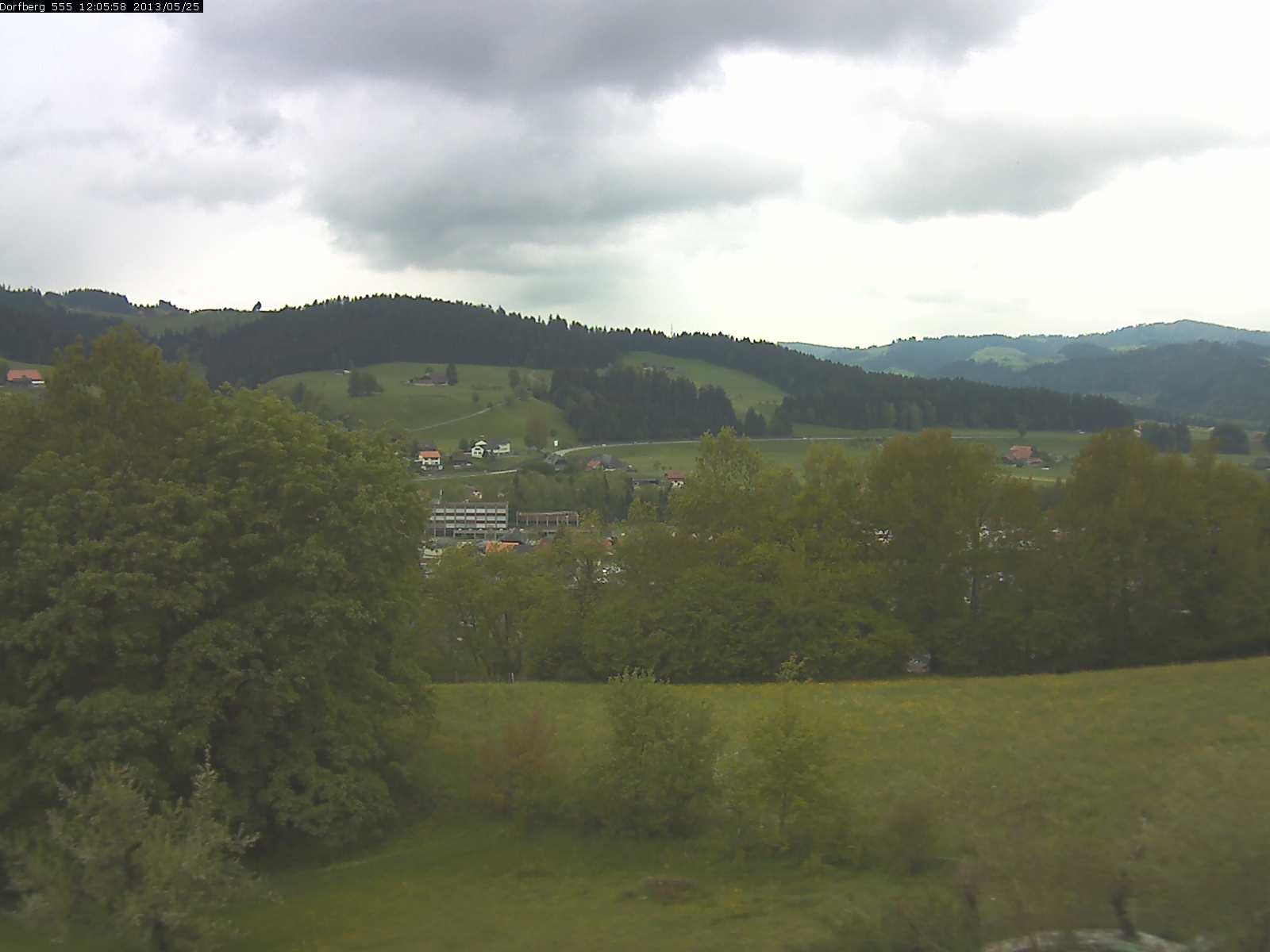 Webcam-Bild: Aussicht vom Dorfberg in Langnau 20130525-120600