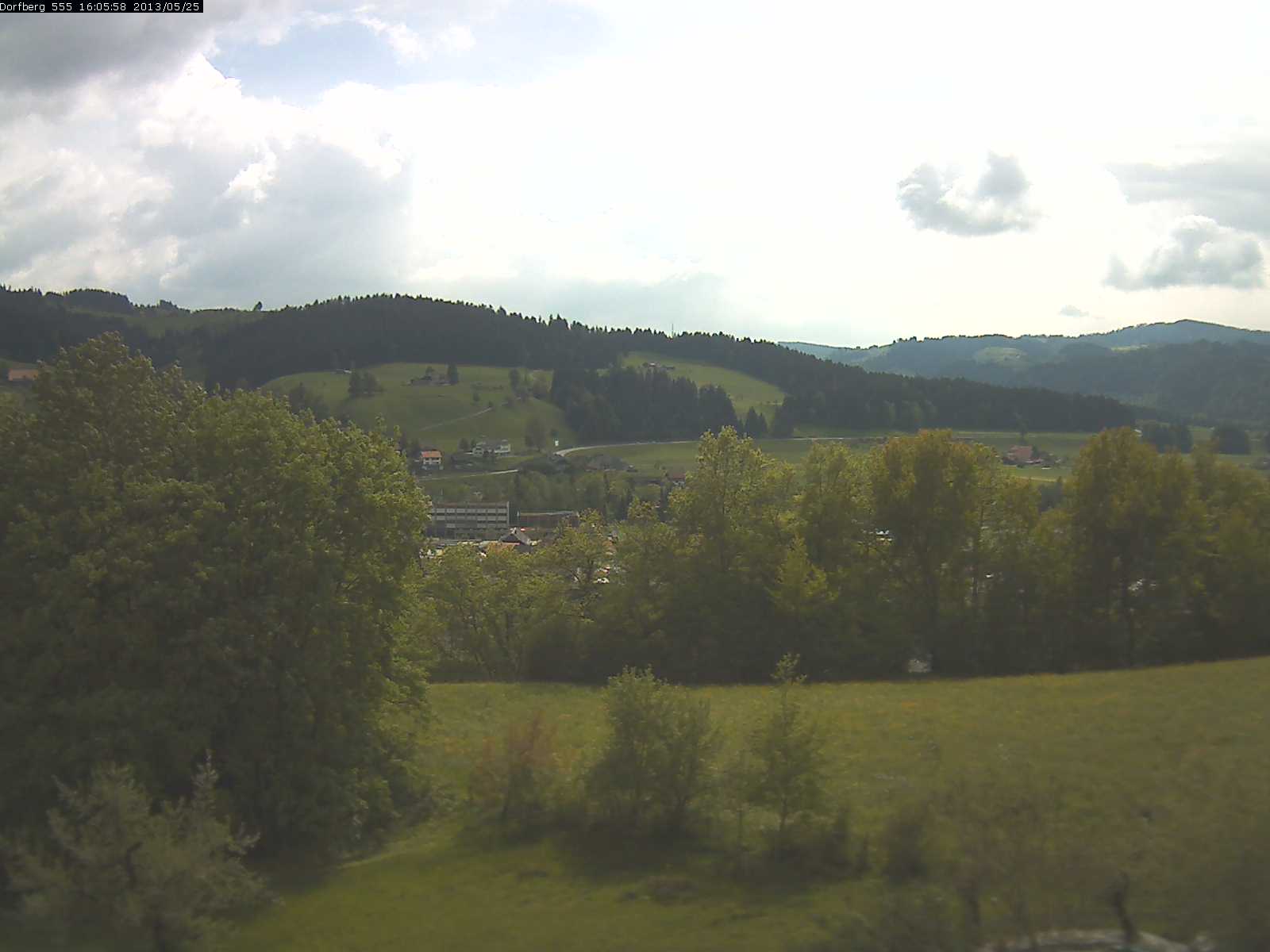 Webcam-Bild: Aussicht vom Dorfberg in Langnau 20130525-160600