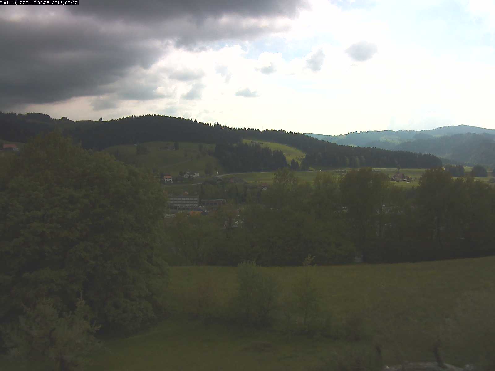 Webcam-Bild: Aussicht vom Dorfberg in Langnau 20130525-170600