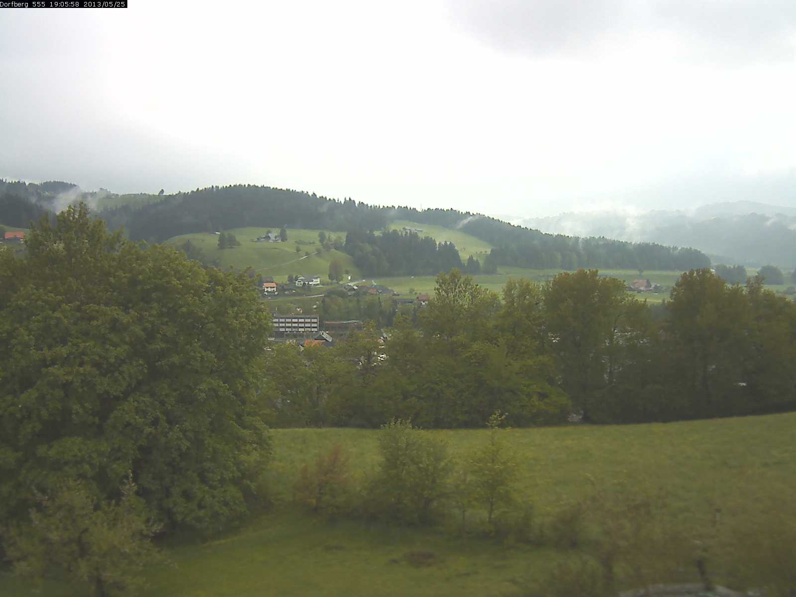 Webcam-Bild: Aussicht vom Dorfberg in Langnau 20130525-190600